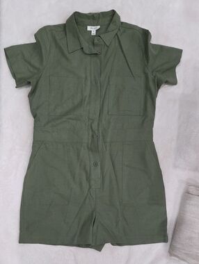Casual Olive Utility Romper with Short Sleeves